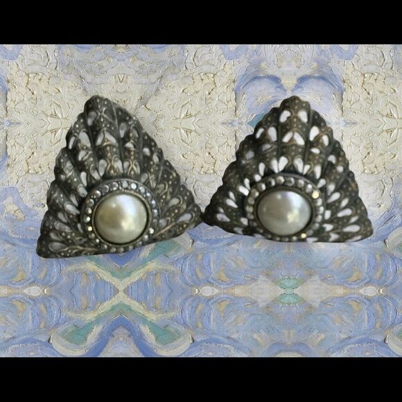 Banana Bob Art Deco silver filagree pearl earrings - Picture 2 of 5